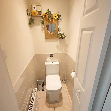 Holme Lea, Ingleton, North Yorkshire * Ingleton (North Yorkshire)